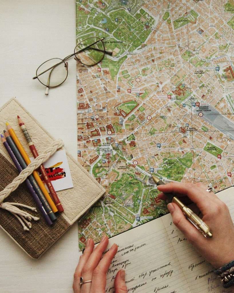 how to plan a trip : map and journal travel planning