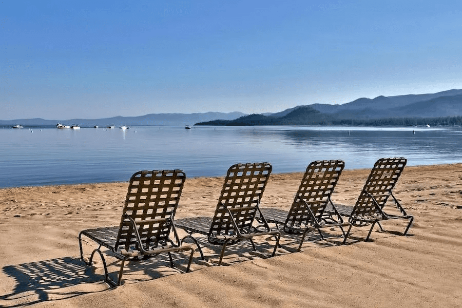 (2026) Hotels in Lake Tahoe with Lake View This image has an empty alt attribute; its file name is image-7.png