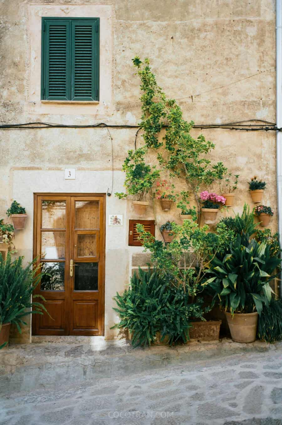 https://cocotran.com/guide-to-visiting-valldemossa-mallorca-spain/