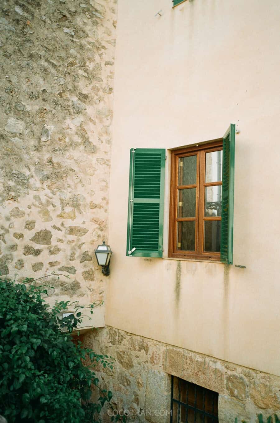 https://cocotran.com/guide-to-visiting-valldemossa-mallorca-spain/