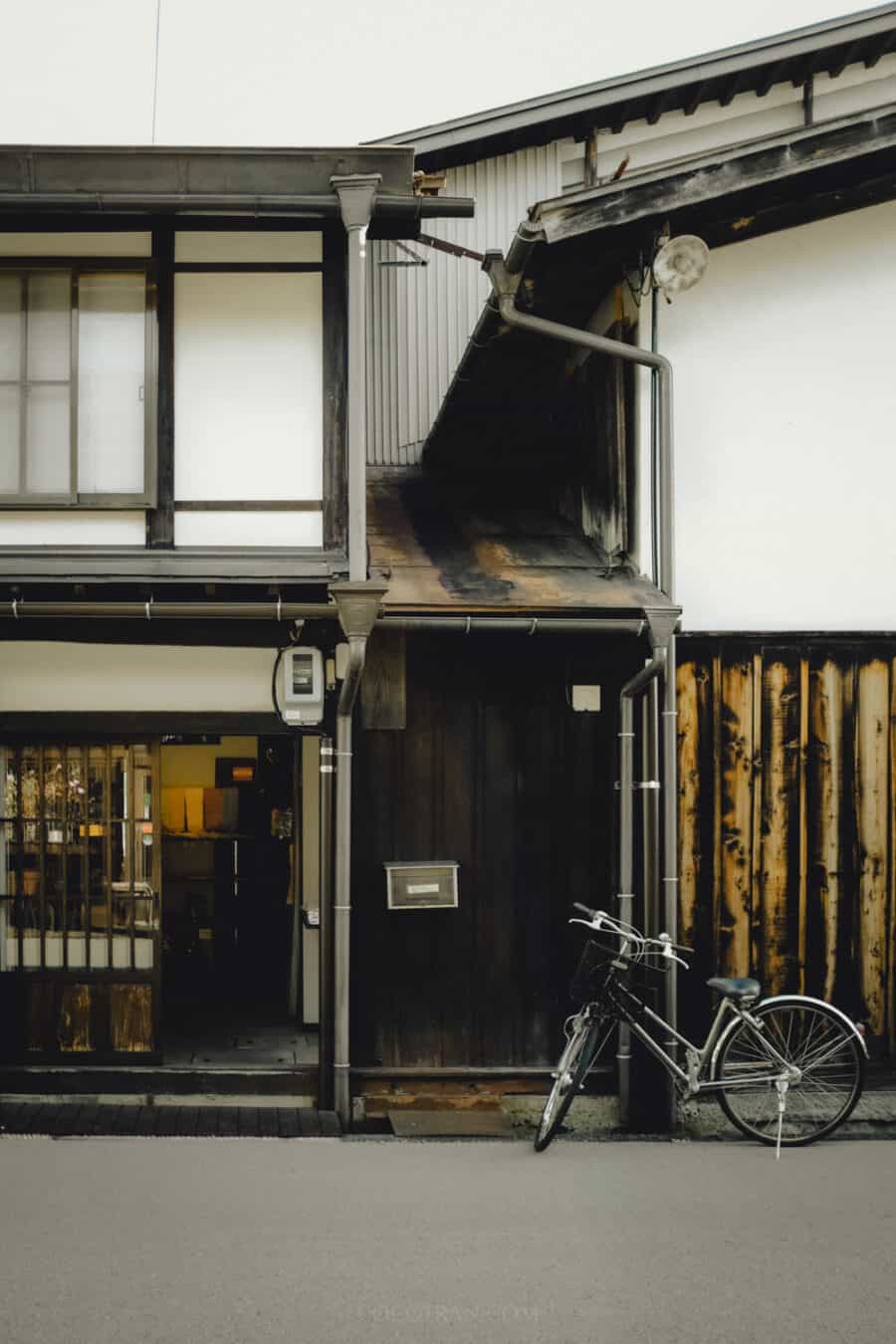 Coco Tran — Aesthetic Travel Blog By Film Photographer Coco Tran https://cocotran.com/guide-to-visiting-old-town-takayama/