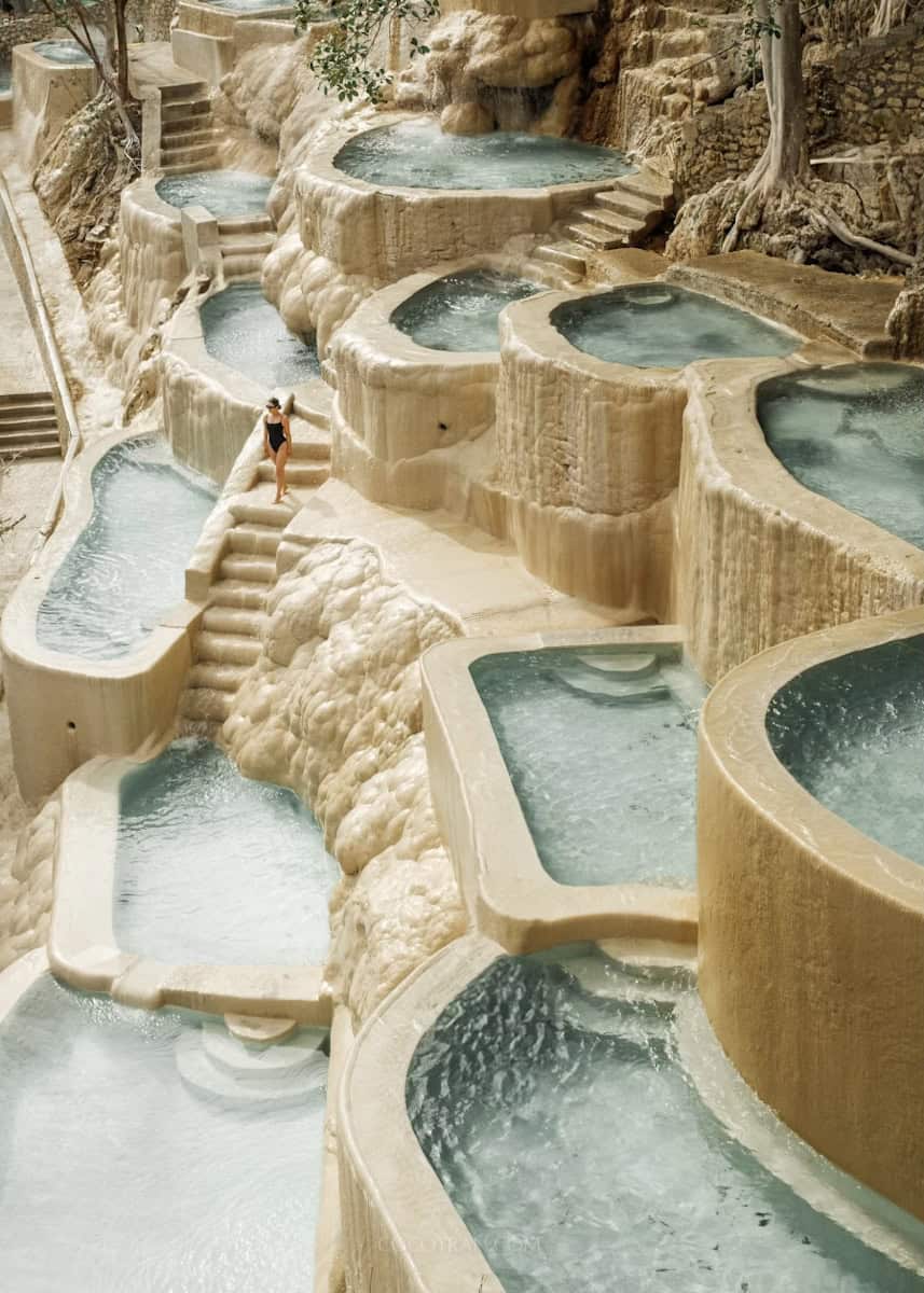 https://cocotran.com/grutas-tolantongo-hot-springs-mexico/