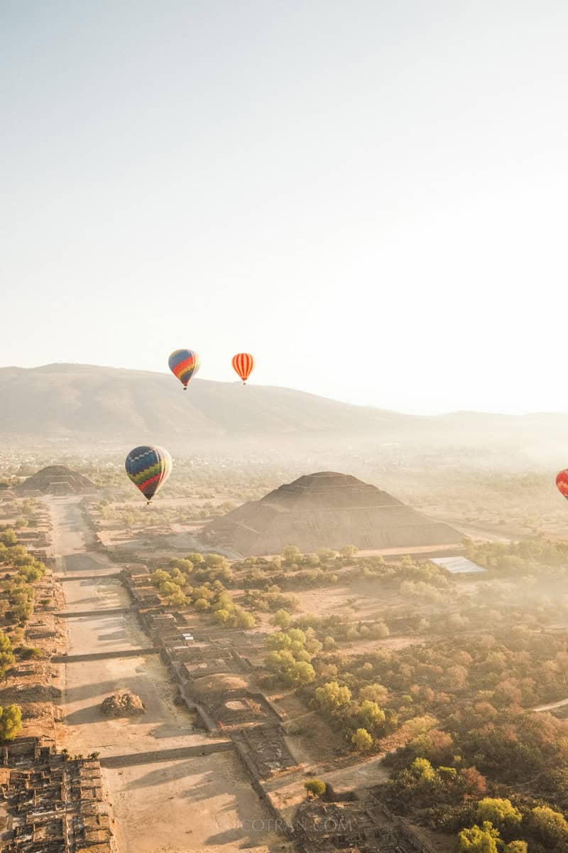 (2026) Hot Air Balloon Teotihuacan Mexico City https://cocotran.com/hot-air-balloon-teotihuacan/