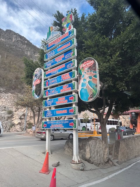 https://cocotran.com/grutas-tolantongo-hot-springs-mexico/