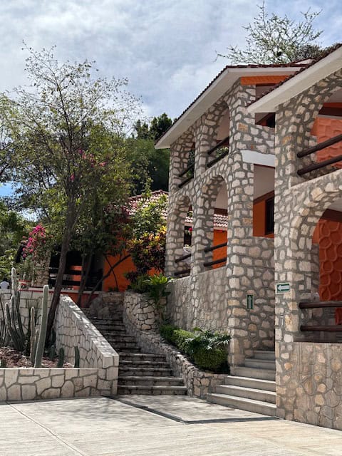 https://cocotran.com/grutas-tolantongo-hot-springs-mexico/