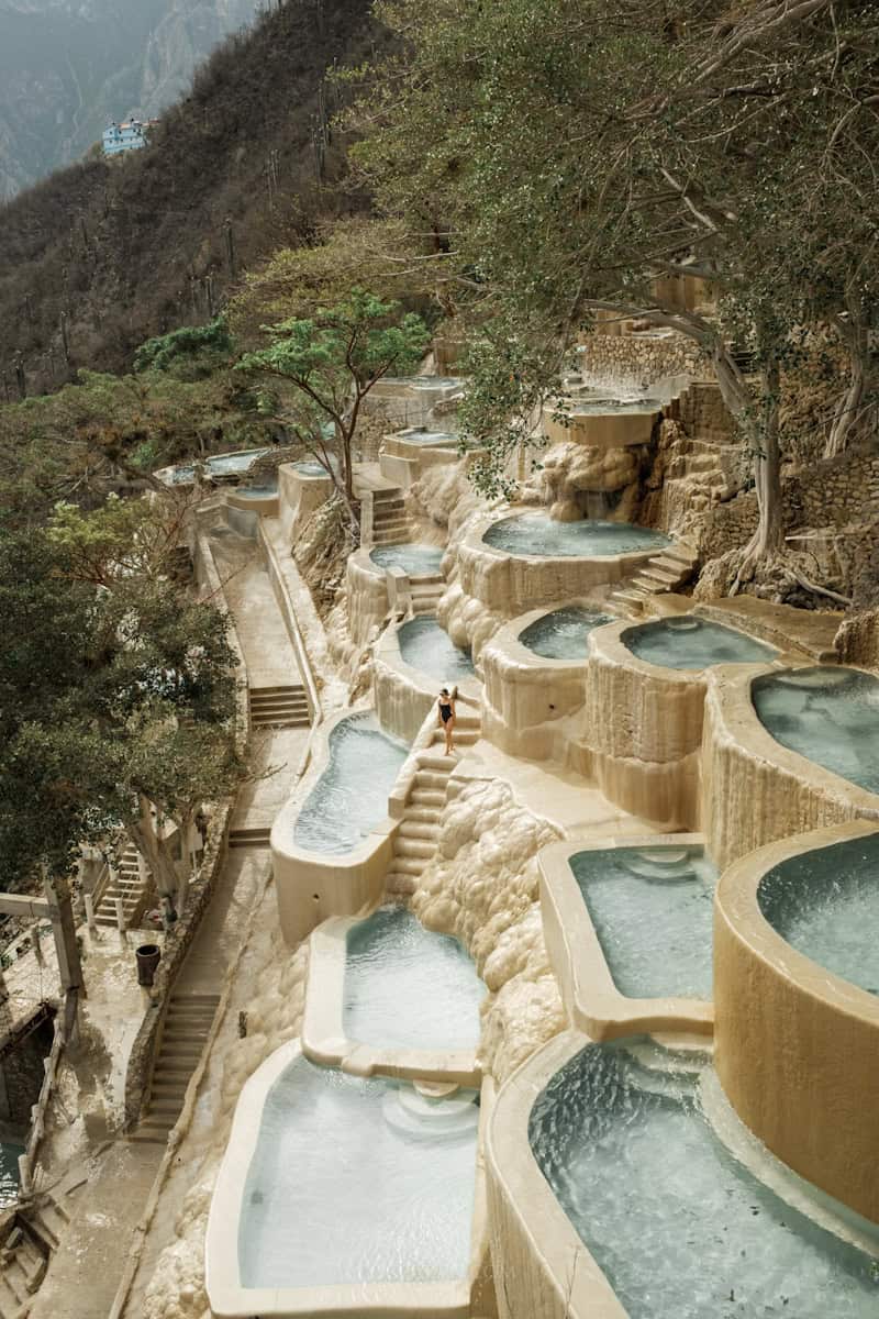 https://cocotran.com/grutas-tolantongo-hot-springs-mexico/