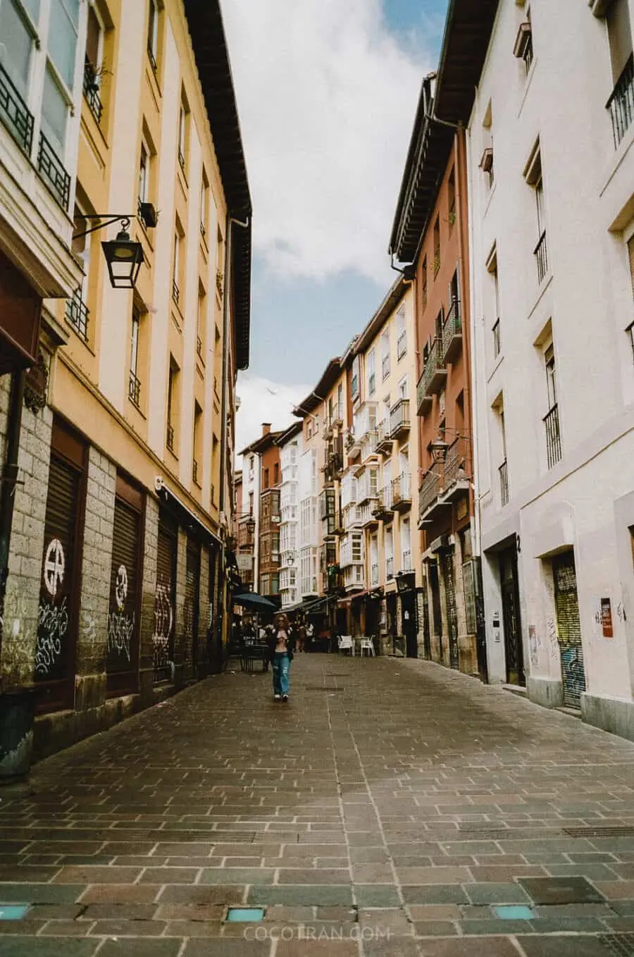 A sloping street in the Almendra of Vitoria-Gasteiz